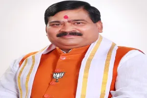 प्रतापगढ़: स्कूल में गंदगी पर सांसद ने की डीजी से शिकायत, प्रधानाध्यापक निलंबित