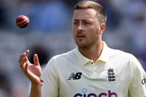 The Ashes : इंग्लैंड के तेज गेंदबाज ओली रॉबिन्सन पर बरसे ऑस्ट्रेलियाई दिग्गज, 'भूलने योग्य' क्रिकेटर करार दिया