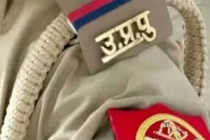 वर्दी का रौब...घर से भटके बच्चों को लोगों ने पुलिस को सौंपा तो पीआरवी जवान ने जड़ दिए थप्पड़, सीसीटीवी कैमरे में कैद हुई घटना