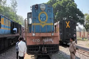 बहराइच: 27 दिन बाद भी पुलिस की पकड़ से दूर अराजक तत्व, लोको पायलट की सूझबूझ से टला था बड़ा रेल हादसा 