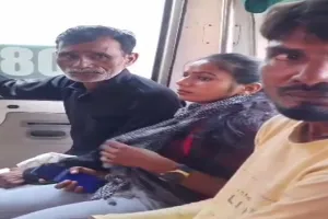 रायबरेली में 108 एंबुलेंस में तड़पकर हुई महिला की मौत, सवारियां चढ़ाने-उतारने में मशगूल रहे चालक और सहायक