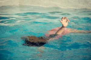 रुद्रपुर: स्विमिंग पूल में नहाने गए सिपाही की संदिग्ध परिस्थितियों में मौत