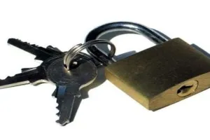 लखनऊ: मंदिर में जड़ा ताला, कैद हुए भगवान, दो पक्षों में हुआ विवाद, जानें पूरा मामल 