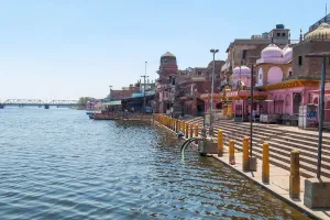 मथुरा: यमुना को निर्मल करने के प्रयास अब भी न काफी 