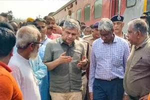 ट्रेन हादसे की वजह की पहचान हुई, पटरी बुधवार तक ठीक कर दी जाएगी: अश्विनी वैष्णव 