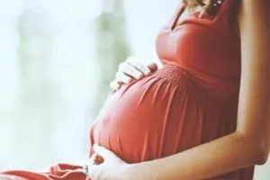 बरेली: लापरवाही का ये आलम, 2 घंटे तक दर्द से तड़पती गर्भवती को देखा नहीं