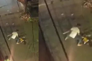 Video: द‍िल्‍ली में बेरहमी से युवक पर चाकू से हमला, मां ने कहा- मेरे बेटे को मार द‍िया 