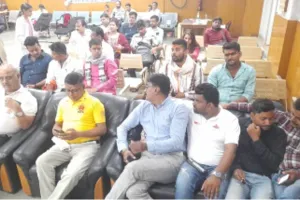 World Blood Donor Day: रक्तदान करने वाले दान वीरों को स्मृति चिन्ह और प्रमाण पत्र देकर किया गया सम्मानित