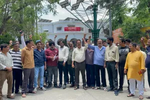 बरेली: गैर कानूनी रूप से केबल टीवी की सेवाएं की बंद, जिलाधिकारी के पास पहुंचे केबल ऑपरेटर 