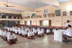 पीलीभीत: आरएसएस ने मनाया हिंदू साम्राज्य दिनोत्सव, स्वयंसेवक हुए शामिल