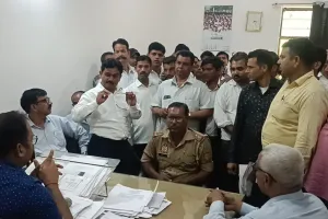 संभल: अदालत में महिला ने पति पर तानी लाइसेंसी पिस्टल, मचा हड़कंप