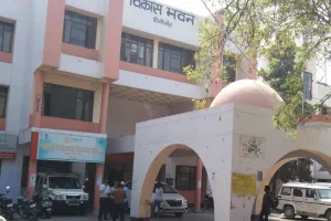 पीलीभीत: साहब, जिम्मेदार के संरक्षण में बाबू कर रहा भ्रष्टाचार..आखिर किस पर लगे गंभीर आरोप, जानिए पूरा मामला 