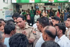 पीलीभीत: दुकान पर गए कारीगर की मौत के बाद आखिर क्यों हुआ हंगामा, जानिए पूरा मामला 