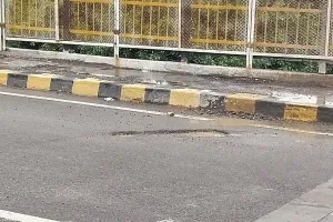 बरेली: 4.98 करोड़ रुपए की लागत से बने किला पुल में होने लगे गड्ढे