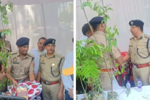 पर्यावरण दिवस: KGMU में डॉक्टरों, व्यापारियों और पुलिस ने किया पौधों का वितरण, बताया वृक्ष का महत्व