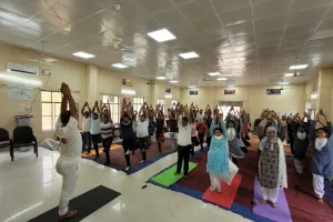 मुरादाबाद : अन्तर्राष्ट्रीय योग दिवस पर डायट प्राचार्य व शिक्षकों ने किया योग