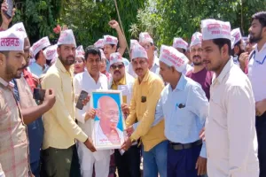 लखनऊ : निजीकरण भारत छोड़ो यात्रा में संविदा कर्मचारी संघ ने बुलंद की आवाज, कहा- ठेके पर नौकरी देना बंद करे सरकार