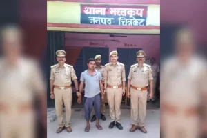 Chitrakoot: कलेक्ट्रेटकर्मी ने पत्नी को गोली मार उतारा मौत के घाट, पति के अवैध संबंधों का विरोध करने का खामियाजा