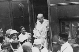 महात्मा गांधी को ट्रेन से उतारने की घटना के 130 वर्ष पूरे होने पर डरबन पहुंचा आईएनएस त्रिशूल 