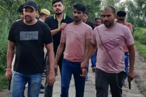 संभल: मुठभेड़ में छह गोवंशीय पशु तस्कर पकड़े, दो इनामी पुलिस की गोली से घायल