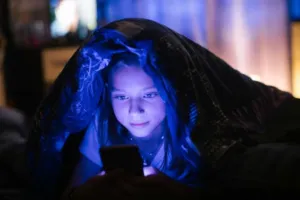  खबरदार! बच्चों को मोबाइल देने से पहले जान लें ये जानकारी, परिजनों को WHO ने दी चेतावनी