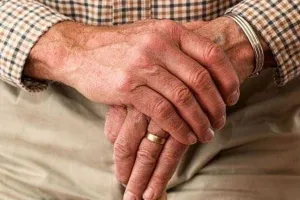 दो तिहाई से अधिक बुजुर्ग परिजनों के सदस्यों के हाथों उत्पीड़न का करते सामना: सर्वेक्षण 