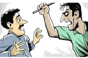 हल्द्वानी: पार्षद और सफाई नायक में जूतमपैजार, थाने में हुई झड़प