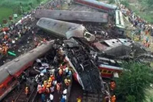 रेल मंत्री ने ओडिशा में रेल दुर्घटना स्थल का किया दौरा, कहा- राहत और बचाव अभियान पर ध्यान केंद्रित 