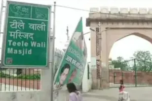 लखनऊ: टीले वाली मस्जिद के बोर्ड को लेकर शुरू हुआ विवाद, हिन्दू महासभा ने लिखा पत्र