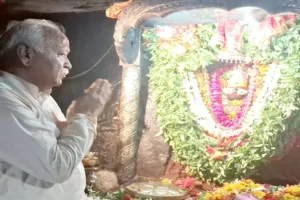 मिर्जापुर: विंध्यवासिनी के दरबार में संघ प्रमुख मोहन भागवत ने लगायी हाजिरी