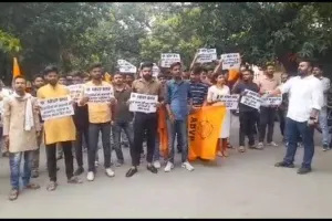 Varanasi Breaking News : बीएचयू में बड़ा बवाल, ABVP छात्रों ने घेरा सेन्ट्रल ऑफिस 