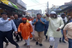 बाराबंकी : नगर विकास मंत्री को होटलों पर नहीं मिले डस्टबिन, जनता ने किया स्वागत 