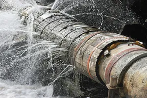 हल्द्वानी: लीकेज रोकने को लाखों रुपये खर्च, फिर भी बर्बाद हो रहा पानी 