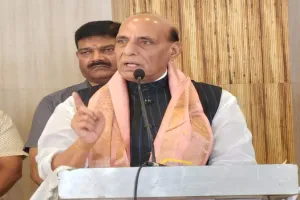 अहंकार से दूर रहकर जन सेवक के रूप में कार्य करें जनप्रतिनिधि और कार्यकर्ता : राजनाथ सिंह 