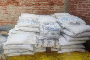 Amrit Vichar Impact: बहराइच में 85 बोरी पानी सीज, दुकानदार को नोटिस, जांच को भेजा गया सैंपल