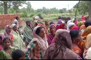 बहराइच : प्रेमी ने प्रेमिका को मिलने बुलाया तो परिवार के लोगों ने पीटा, हत्या कर शव लटकाने का आरोप