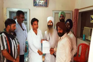 अयोध्या : प्रियंका वाड्रा का शोक संदेश लेकर प्रतिनिधिमंडल पहुंचा पूर्व चेयरमैन के घर 