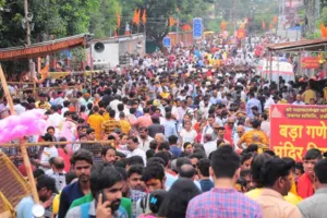 उज्जैन में सोमवती अमावस्या पर महाकालेश्वर मंदिर में दर्शनार्थियों की भारी भीड़ 