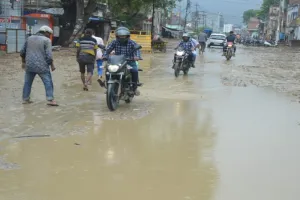 अयोध्या : रामपथ निर्माण पर जड़ा बारिश ने ताला, कुछ मजदूरों की घर वापसी