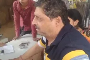 बहराइच Video : कोटेदार ने अधिकारियों पर लगाया रिश्वत लेने का आरोप, कार्ड धारकों से की अभद्रता 