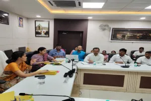 लखनऊ : मंडलायुक्त की बैठक में नहीं पहुंचे जीएम डीआईसी, जारी हुआ कारण बताओ नोटिस 