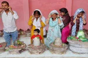 सावन विशेष : शिव कचेहरी में लगती है भोलेनाथ की अदालत, कान पकड़कर उठक-बैठक करते हैं भक्त   