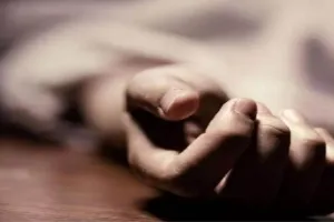 प्रयागराज : अस्पताल में बच्चे को जन्म देते ही प्रसूता की मौत, हंगामा