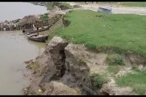 उन्नाव में गंगा का जलस्तर घटने-बढ़ने से कटरी वासियों में बढ़ा डर, आबादी के पास तक हुई कटान 