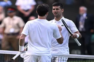 Wimbledon : जोकोविच और स्वियातेक जीते, प्रदर्शनकारियों और बारिश ने डाला खलल