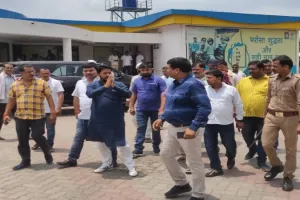 संतकबीरनगर : पूर्व विधायक ने खत्म कराया तेल घटतौली को लेकर पंप पर हुआ विवाद