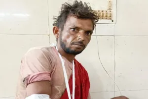 बहराइच : जमीनी विवाद में जमकर हुई  मारपीट, घर में लगाई आग