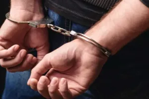 लखनऊ : यूपी ATS ने ISI एजेंट को किया गिरफ्तार, सैन्य प्रतिष्ठानों के फोटो और जरूरी जानकारियां भेज चुका है पाकिस्तान 