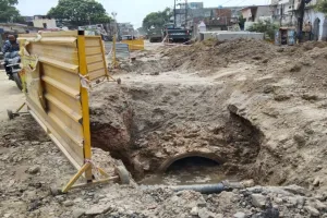 अयोध्या : सीवर ब्लाकिंग के लिए रामपथ पर 5 वीं बार खोदाई, पहले से भी बुरी स्थिति