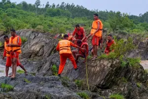 कठुआ: अचानक आई बाढ़ में फंसे चार लोगों को बचाया गया